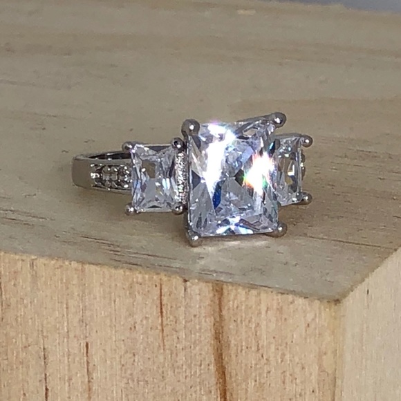 3ct princess cut tri stone AAA CZ engagement ring - Picture 4 of 8